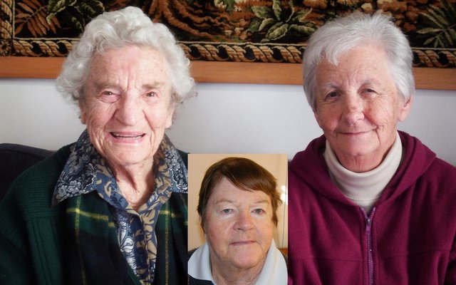 Links is Rene de Kock (Rienie, alias Suster Kockie) van Caledon saam met haar jarelange vriendin, Barbara Fourie.  Inlas:  Die bekende Suster Kockie se suster, Marjorie Brand, â€˜n inwoner van Herberg-aan-See